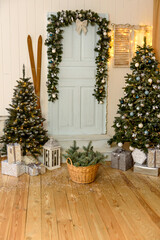 Fototapeta na wymiar Beautiful holdiay decorated room with Christmas tree with presents under it