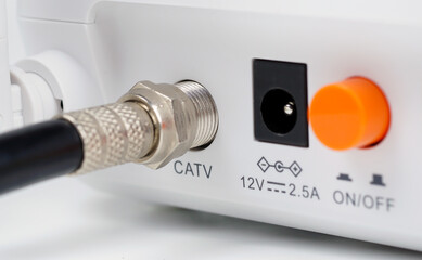 F type adapter connector is connected to the receiver.F type adapter.