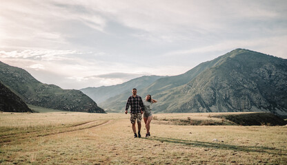 Fototapeta na wymiar Couple walking in the countryside