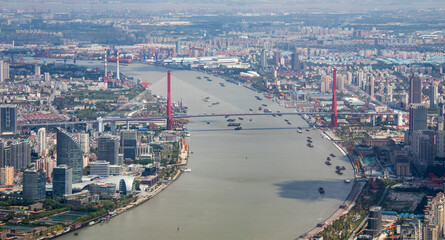 Pont sur le fleuve Huangpu &agrave; Shanghai, Chine
