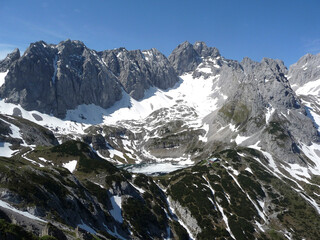 Obraz premium Via ferrata at high mountain lake Seebensee, Zugspitze mountain, Tyrol, Austria