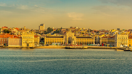 Obraz premium A view from the river Tagus towards the Commercial Square, Lisbon, Portugal in the early morning light at sunrise in Autumn