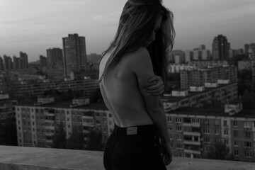 
The wife's back on the frn of the city