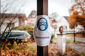 Maskenpflich Schild während einer Corona Pandemie - COVID-19