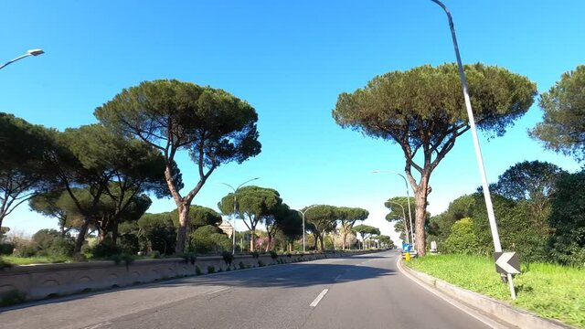 Giro in auto durante il lockdown del Covid 19 per le strade di Roma completamente deserte. Viale Cristoforo Colombo, Eur