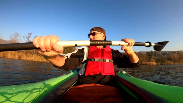 Canoa sul lago