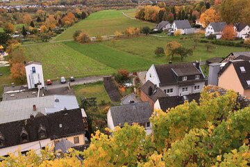 Blick auf die Herbstlichen Weinberge von Dietkirchen, einem Stadtteil von Limburg an der Lahn