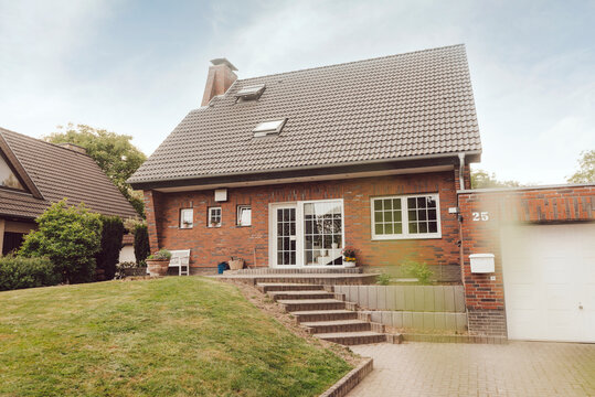 One-family house with garden and driveway