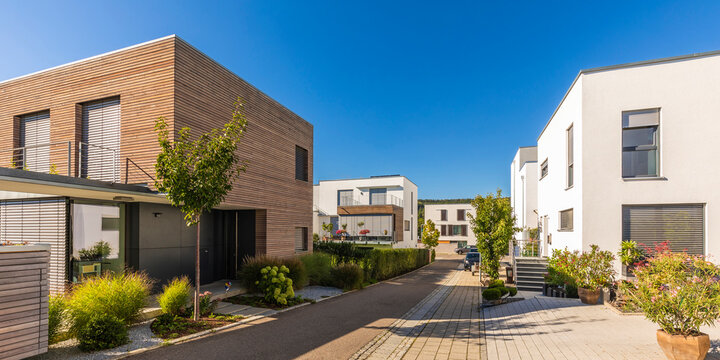 Germany, Baden-Wurttemberg, Esslingen, Energy efficient houses in modern suburb