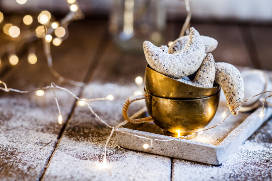 Almond cookies with powdered sugar and poppy seeds
