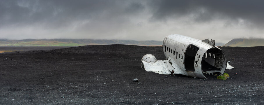 The abandoned US Airforce DC3 plane in Iceland
