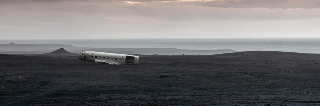 The abandoned US Airforce DC3 plane in Iceland