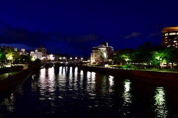 Fototapeta premium 日本の広島の原爆ドームと原爆記念館