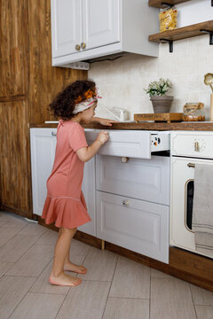 Kitchen girl