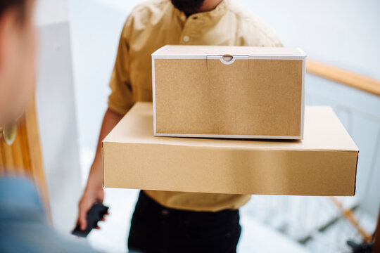 Crop courier delivering goods to client
