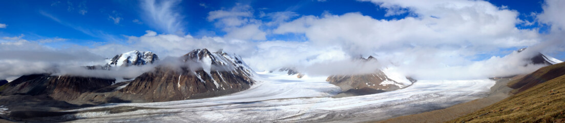 Mongolia has three major mountain ranges. The highest is the Altai Mountains, which stretch across the western and the southwestern regions of the country on a northwest-to-southeast axis. 