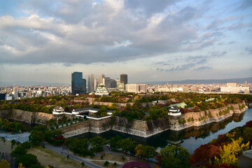 Fototapeta na wymiar 日本の大阪城の紅葉