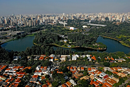 Vista a&eacute;rea do parque do Ibirapuera. S&atilde;o Paulo. Brasil