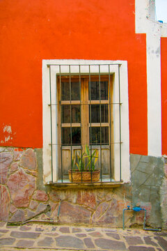 Colección de ventanas en Pueblo Mágico Armadillo de los Infante San Luis Potosí México, Ex Pueblo Minero que quedó casi abandonado en la actualidad, pero aún hay muchas viviendas que se conservan 