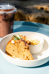 banana cake with cream cheese and crumble