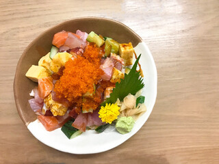 Japanese food, rice and various types of sashimi