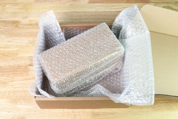 Obraz na płótnie Canvas Bubbles covering the box by bubble wrap for protection product