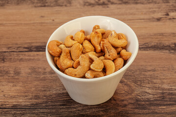 Cashew heap in the bowl
