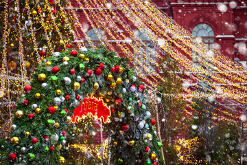 Decorating the city for Christmas. Moscow. Festive mood.