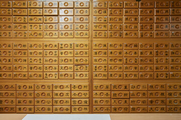 한약방에 있는 약재서랍