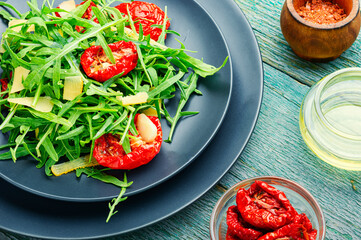 Green salad with sun dried tomato