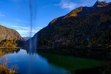 Fototapeta na wymiar Cascata Sajont, Lago di Antrona