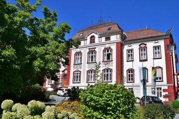 Fototapeta premium Rathaus am Hauptplatz in Weiz (Oststeiermark, Österreich)