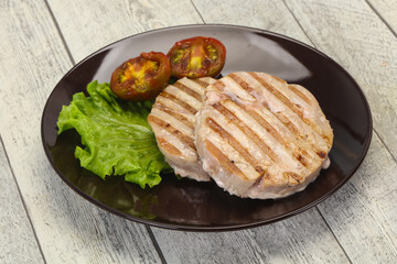 Grilled tuna steak with kumato