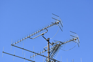 Antenne, Antennen, Antennenmast, Dachantenne, Dachantennen, Zwilling, Zwillingsantenne, UHF, VHF,...