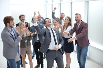 Fototapeta premium triumphant business team congratulating their leader. success concept