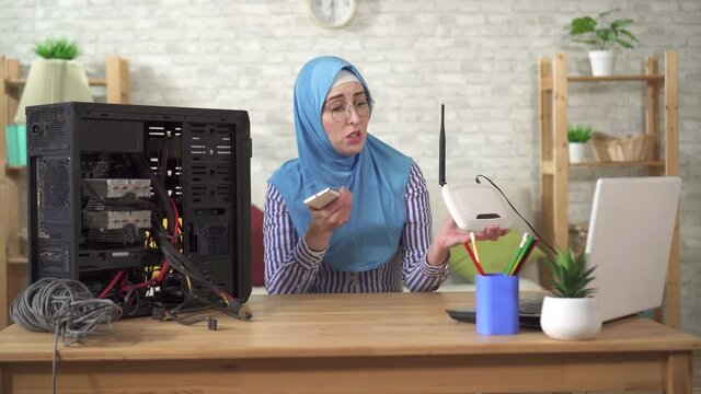 Muslim woman calls support service due to poor Internet reception