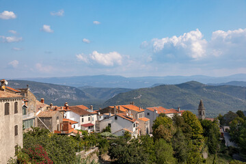 Fototapeta na wymiar Aussicht auf das Dorf Motovun in Kroatien