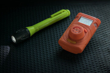 Device for measuring the lack of oxygen in the environment and explosion-proof flashlight for ATEX zones (environments
  explosives), mandatory in some dangerous goods transport.