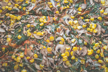 Obraz premium Delicious vegetarian pizza in family at home