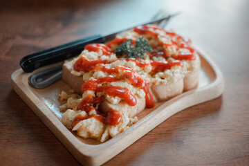 Scrambled eggs on toasted bread