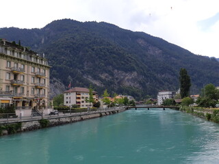 Fototapeta na wymiar Blick auf die Aaare 1, Interlaken, Schweiz