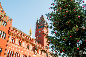 Obraz premium Basel, Rathaus, Marktplatz, Weihnachten, Weihnachtsbaum, Stadt, Altstadt, Basel-Stadt, Winter, Schweiz