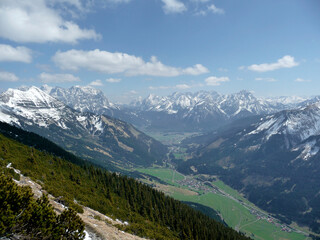 Fototapeta na wymiar Hiking tour Kohlbergspitze mountain in Tyrol, Austria