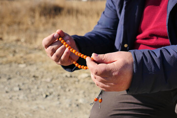 In Turkish culture, the rosary, rosary culture is lingering with the rosary in human hands,