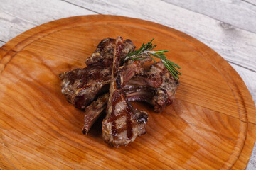 Grilled lamb with rosemary