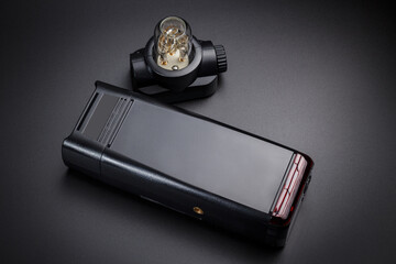 Studio pocket flash and removable head for scattered light on a black background