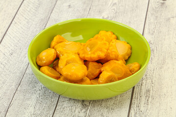 Marinated yellow patisson in the bowl