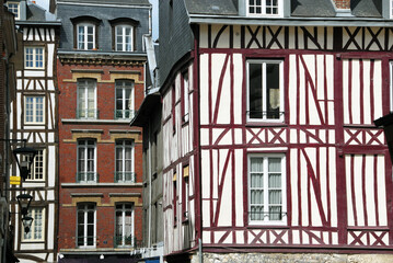 Ville de Rouen, façades colorées des maisons à colombages du centre historique, département de Seine-Maritime, France