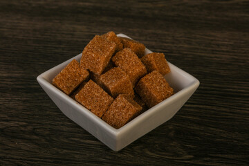 Cane sugar cubs in the bowl