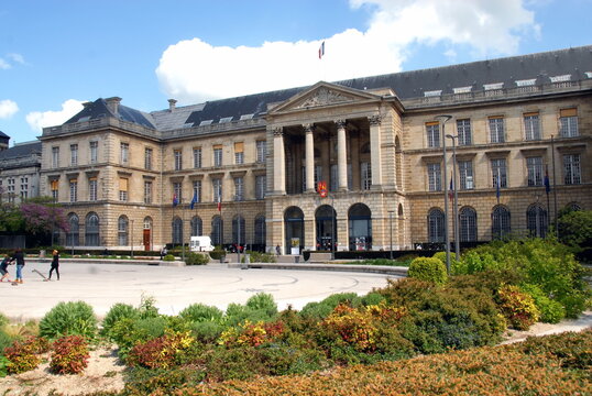 Ville de Rouen, l'Hôtel de Ville et ses jardins, département de Seine-Maritime, France